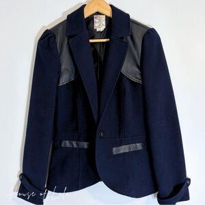 Tailored Navy Blue Blazer with Faux Leather Trim – Structured Jacket, Workwear.